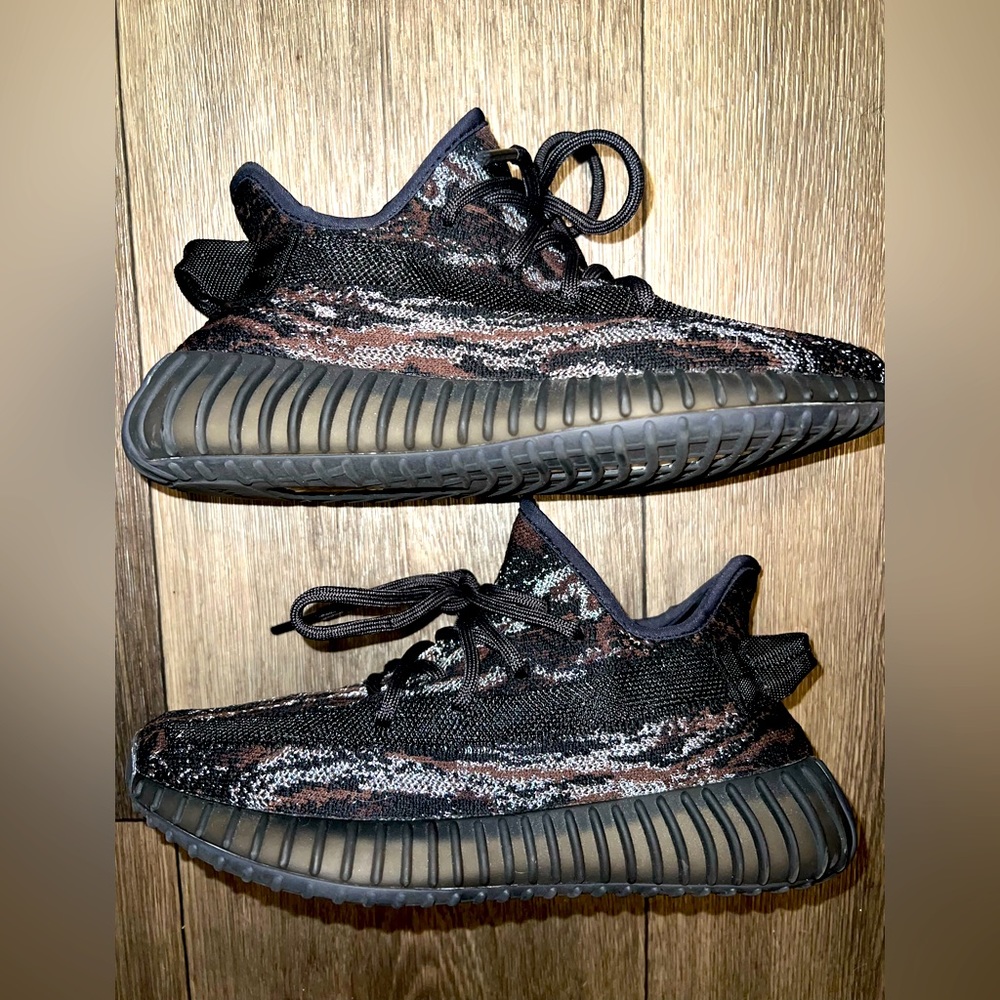 Yeezy 350v2 Boost Adidas “Rock”  Men’s 4.5/Women’s 6